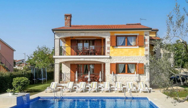 Beautiful private villa for 10 people with private pool, A/C, WIFI, TV, terrace and pets allowed
