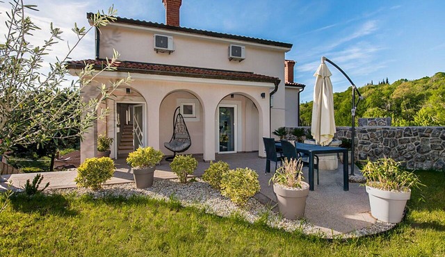 Beautiful private villa with WIFI, hot tub, private pool, A/C, TV, terrace and panoramic view