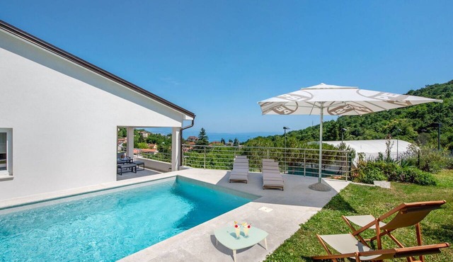 Beautiful private villa for 8 people with A/C, WIFI, private pool, TV and terrace
