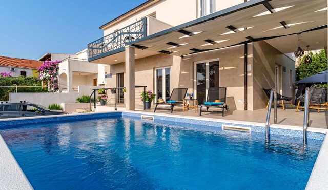 Beautiful private villa for 8 people with A/C, private pool, WIFI, TV and terrace