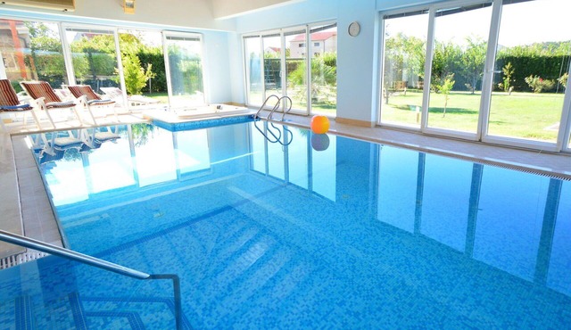 Beautiful private villa for 10 people with A/C, hot tub, WIFI, private pool, TV and terrace
