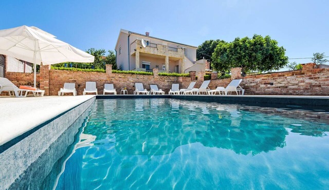Beautiful private villa for 6 people with WIFI, private pool, A/C, TV and terrace