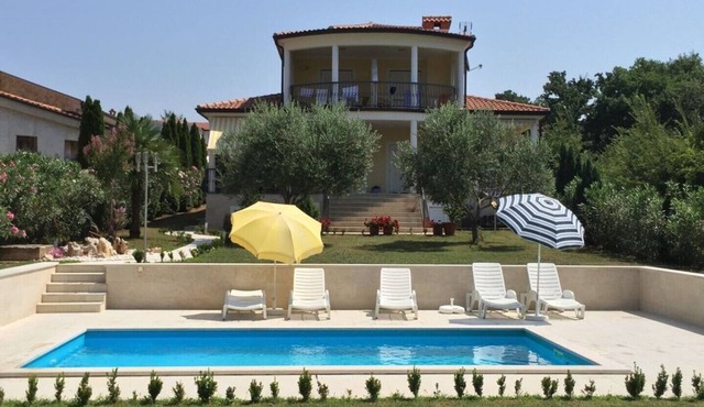 Beautiful, quietly situated vacation home with three apartments and pool