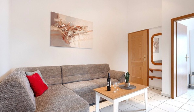 Beautiful spacious apartment (No. 4) with 2 bedrooms 300m to the beach