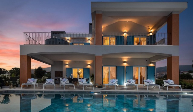Beautiful Villa Kalpesi in Kaštel Štafilić in Kaštel Štafilic