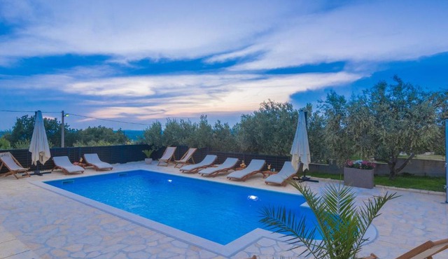 Beautiful villa in Lisicic with private pool