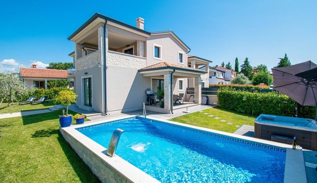 Beautiful villa with a private pool and jacuzzi near Poreč