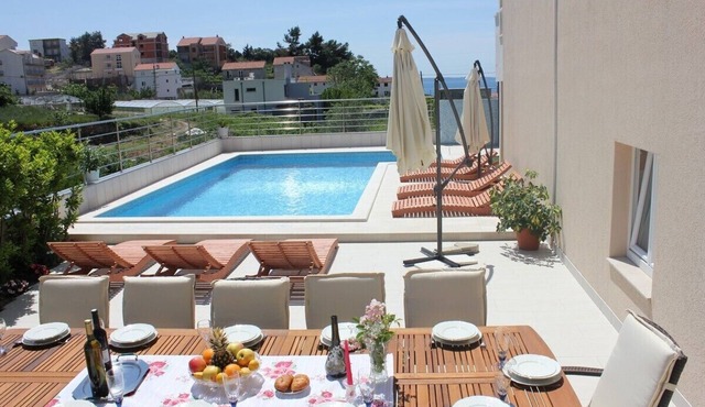 Big Family House With Heated Pool And Finish Sauna
