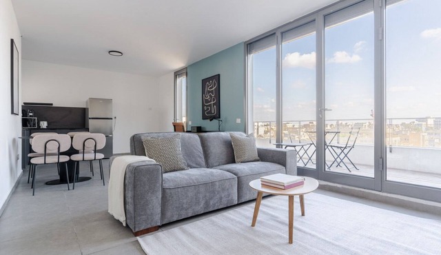 Blueground | Florentin, Spacious, Balcony (TLV-26) in Tel-Aviv