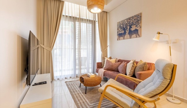 Boho-Styled Top-Floor 2BR by the Waterfront, Close to Marine Transport Station in Dubai