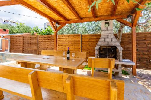 Brane Apartments with shared swimming pool in Zadar