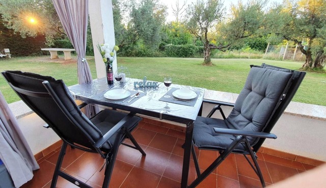 Bright accommodation near the sea in Zambratija