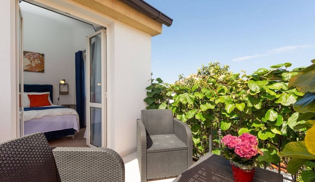 Bright apartment just 350 metres from the beach with sea views and a lovely terrace in Porec