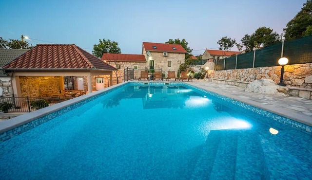 Buljanovi dvori, house & private pool salt water in Runović