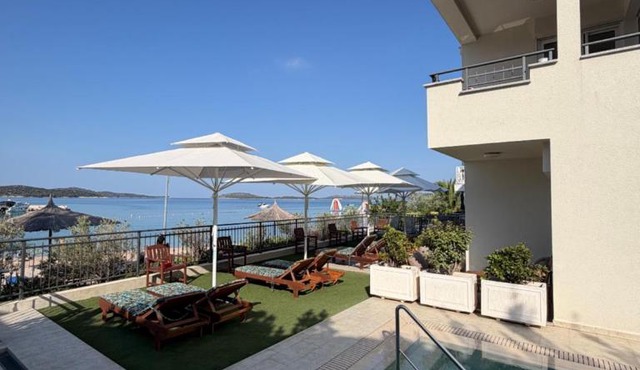 Cap Adria Apartments- beachfront, private swimming pool, near Šibenik in Zaboric