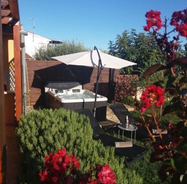Casa Mirelia - Holiday home for two with garden and whirlpool in Kaštelir