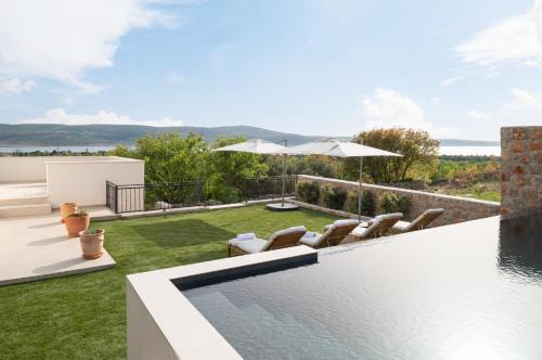 Casa Sorelle secluded villa with breathtaking pool