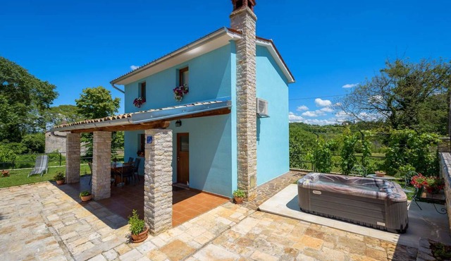 Casa Ulike, old stone house