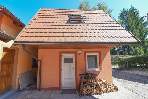 Central Brežice Chalet & Parking in Brezice