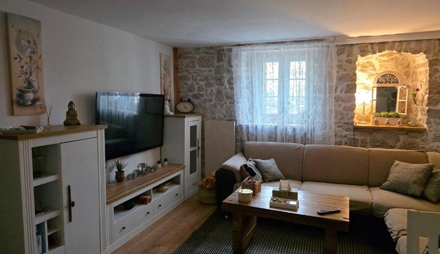 Charmantes Steinhaus- ruhig, strandnah & mit Garage in Labin