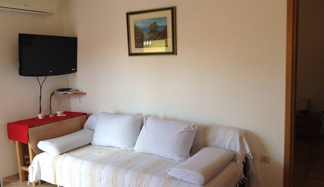 Charming apartment by the Adriatic Sea in Žaborić