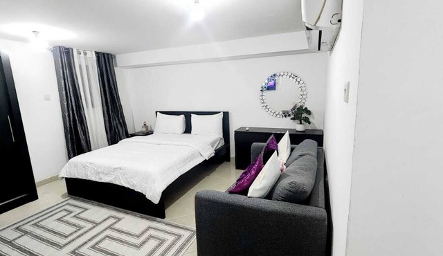 Charming bed & breakfast with WiFi, AC in fabulous Abu Dhabi in Abu Dhabi