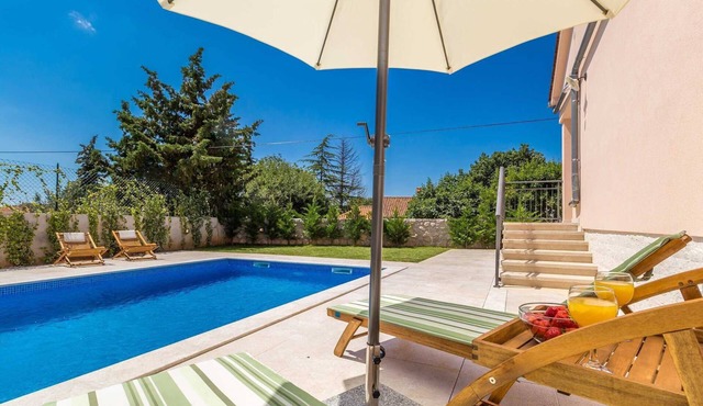 Charming holiday house Villa Vita with private swimming pool in Pinezići (Krk)