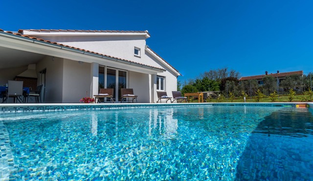 Charming retreat with private pool, all amenities and abundant entertainment in Križanci
