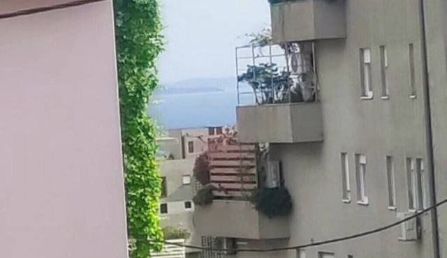Charming sunny 2-bedroom apartment in serene Split with AC, WiFi in Split