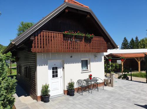 Charming tiny house "Pr Basc" in Ljubljana with cozy terrace and barbecue area in Ljubljana