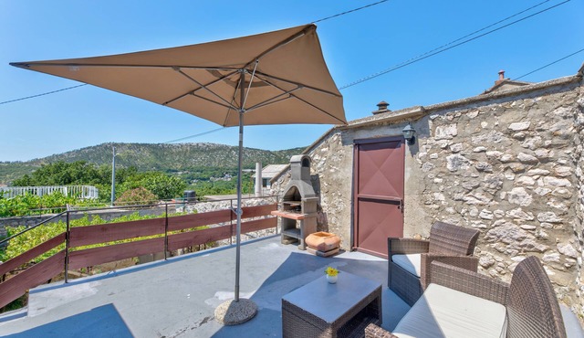 Charming vacation apartment with terrace & barbecue in quiet surroundings in Bribir