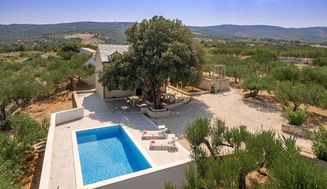 Charming villa with swimming pool