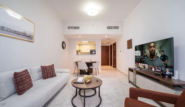 Chic 1 Bed Getaway in Al Jaddaf Easy City Access in Dubai