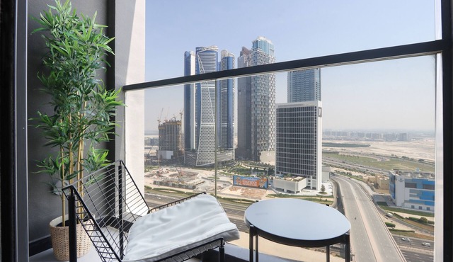 Chic 1B by Dubai Canal | Marasi Drive w/Pool, Gym in Dubai