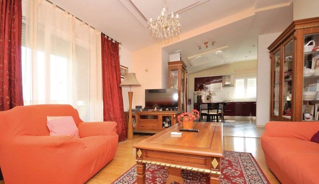 Chic and Stylish Kastel Novi Apartment with Pool - Five Bedroom Apartment With Pool
