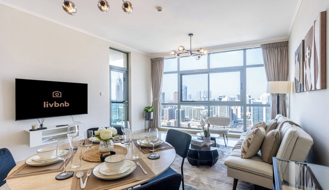 Chic High-Floor 1BR in The Greens | Skyline Views in Dubai