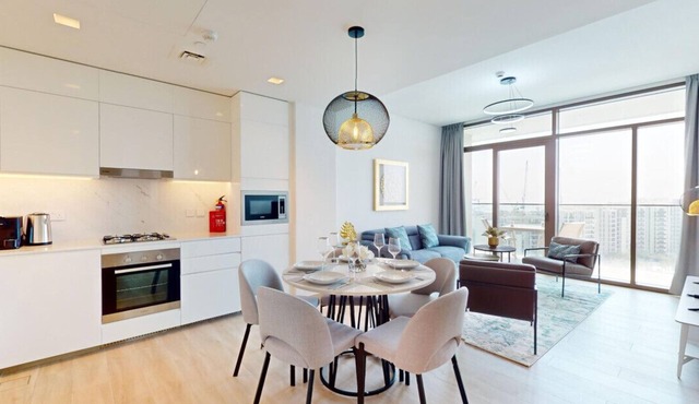 Chic Two Bed l Waterfront Community l Creek Views in Creek Harbour