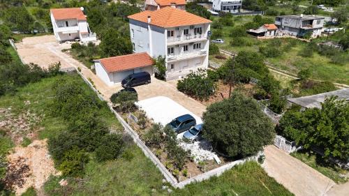 Coastal Charm: Apartmani Pazanin in Vinišće