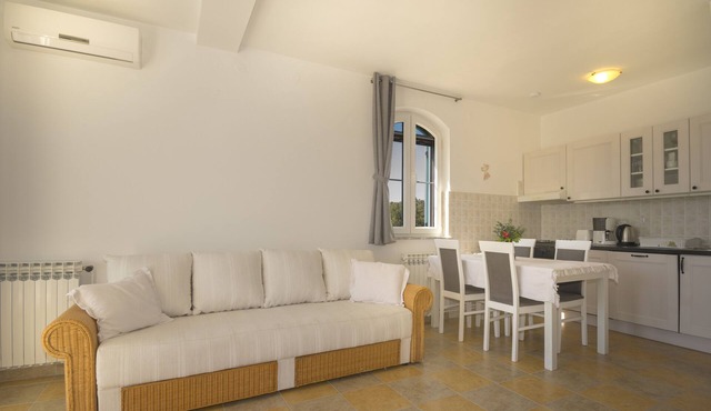 Comfortable and charming apartment, beside the nature park