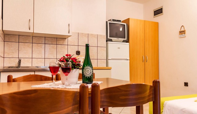 Comfy Little Couple Apartment a3