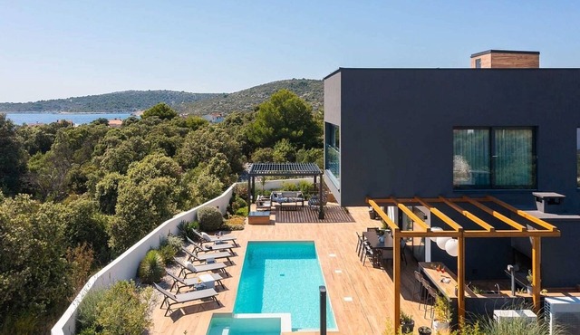 Contemporary Style Villa, Private Pool, Roof Terrace, Jacuzzi, Sauna, Panoramic Sea Views in Kanica!