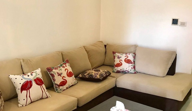 Convenient studio 13 mins to downtown - few steps to great food, cafes, shops in Amman