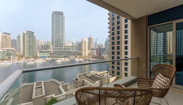 Cosmopolitan Apt w/Scenic Dubai Marina Vws in Dubai