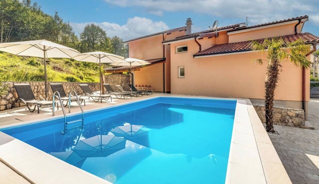 Cosy apartment for 4 guests with pool, hot tub, WIFI, A/C, TV, terrace and panoramic view