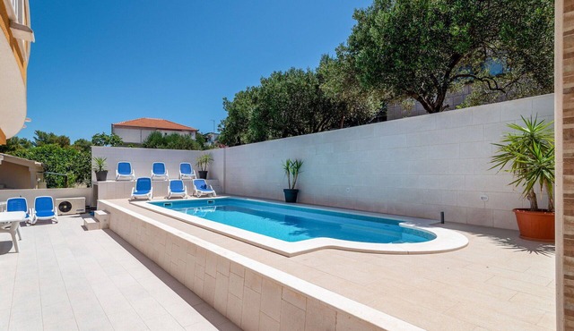 Cosy apartment for 4 guests with WIFI, A/C, pool, TV and terrace