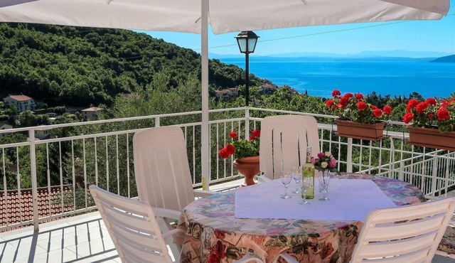 Cosy apartment for 4 people with WIFI, A/C, TV and terrace in Rijeka