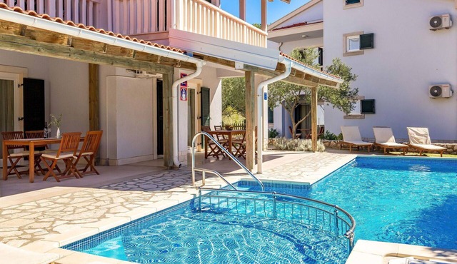 Cosy apartment for 4 people with pool, WIFI, A/C, TV and terrace