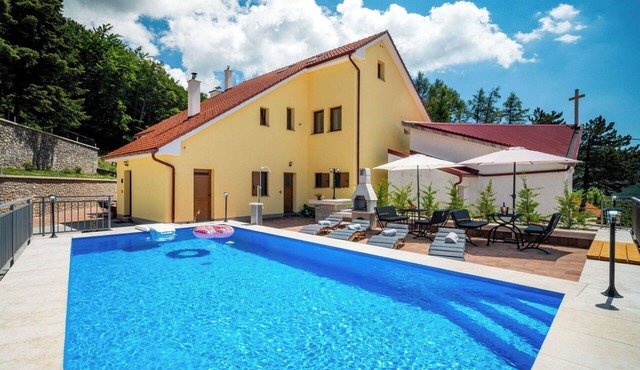 Cosy apartment for 4 people with pool, WIFI, TV, terrace and pets allowed
