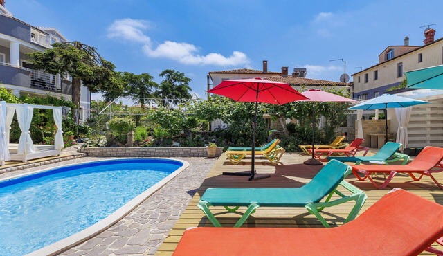 Cosy apartment for 5 people with WIFI, pool, A/C, TV and terrace in Umag