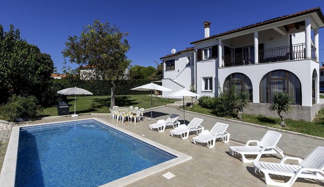Cosy apartment with private pool, WIFI, A/C, TV, terrace, pets allowed and panoramic view